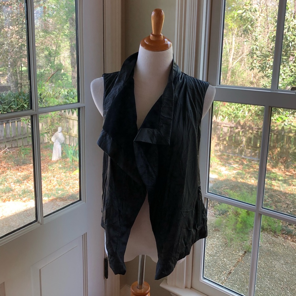 SOLO moda size 8 black vest